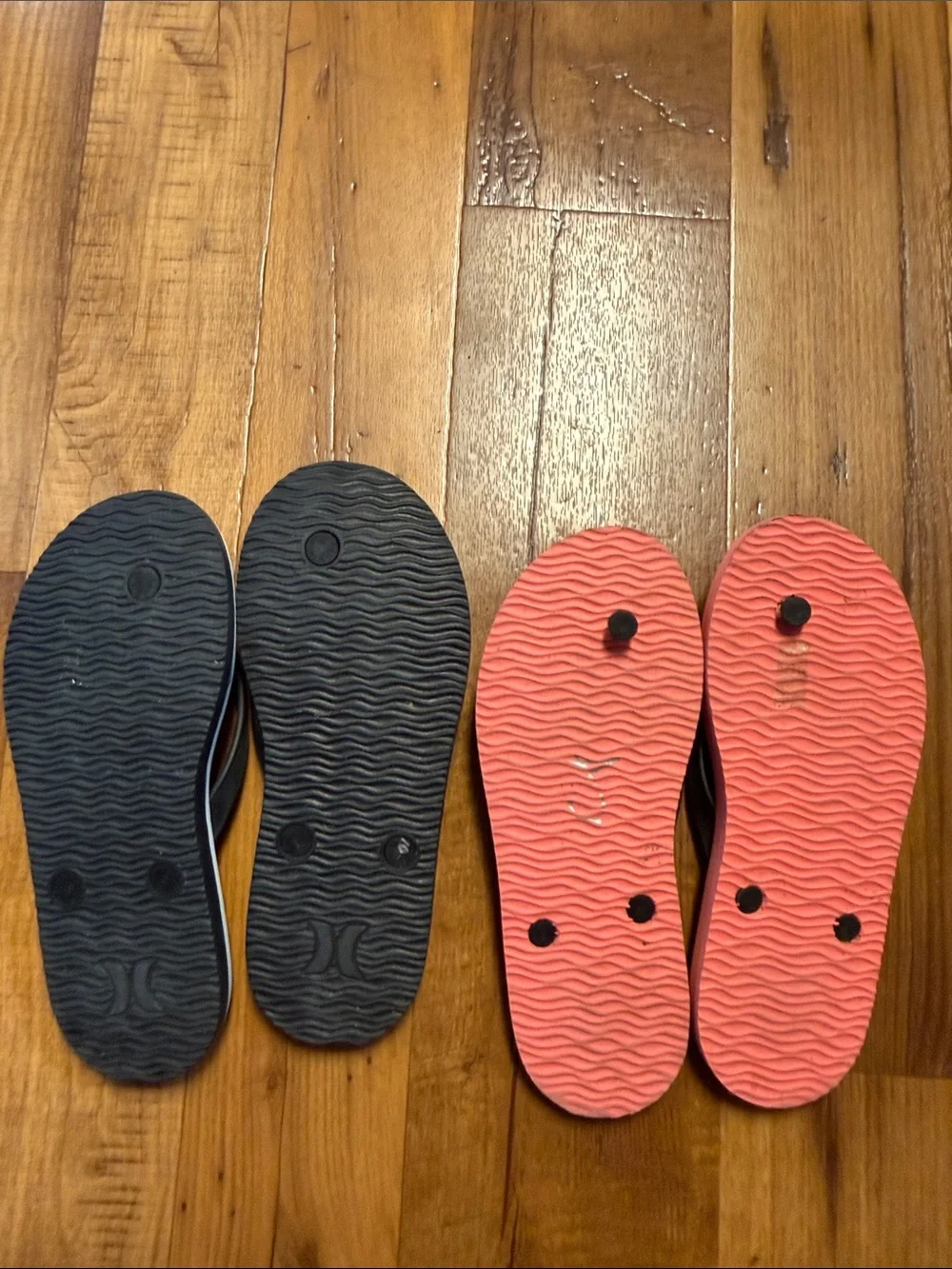 Hurley  Men’s Bundle Of Two-Teal Floral & Pink Palm Flip Flop Set Size 11 EUC